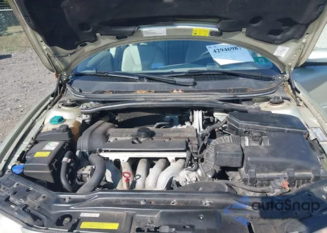 2005 Volvo S60 2.4 from USA, damaged, VIN YV1RS612852438288